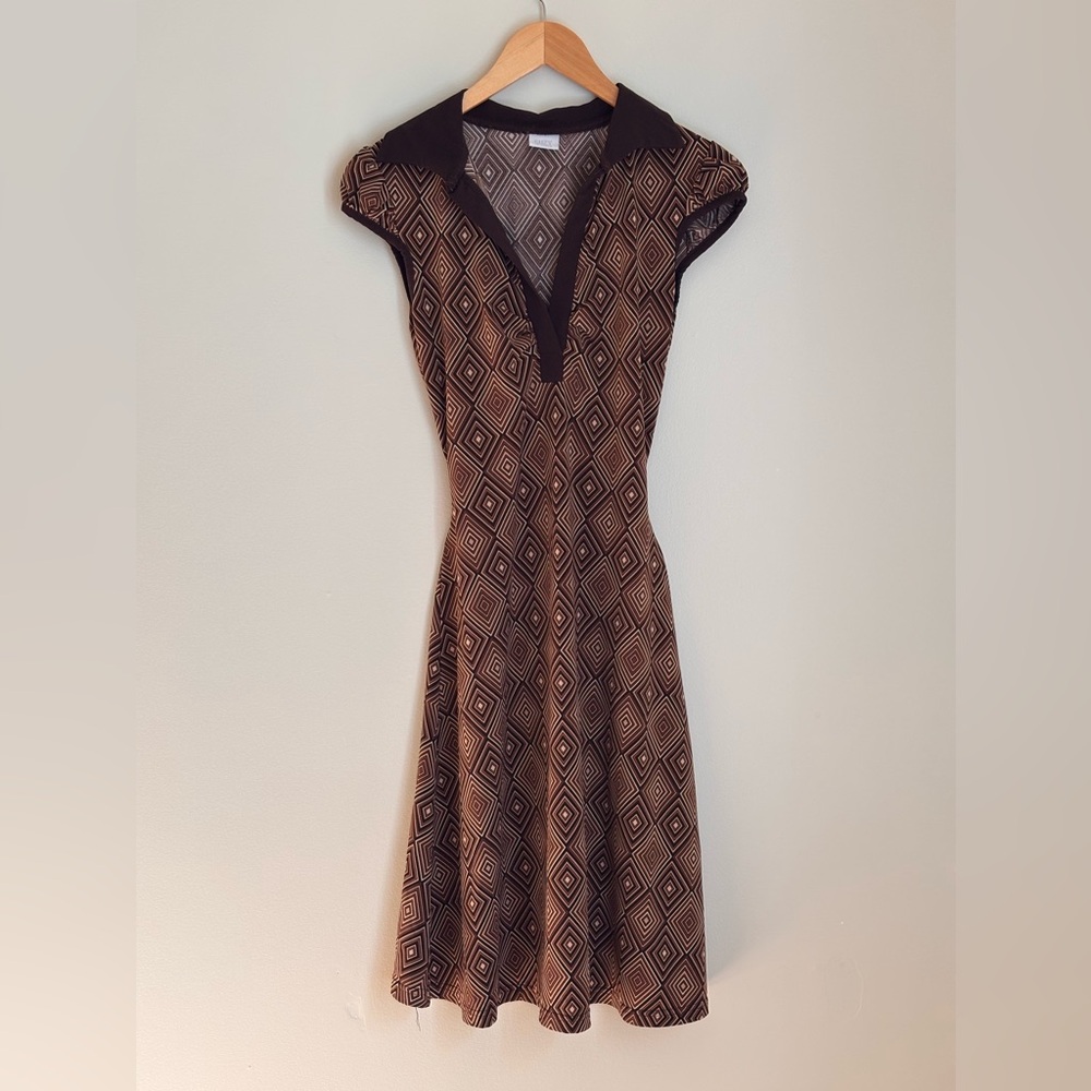 Suzy Shier Brown A-line Midi Dress with V-neck and Raglan Cap Sleeves